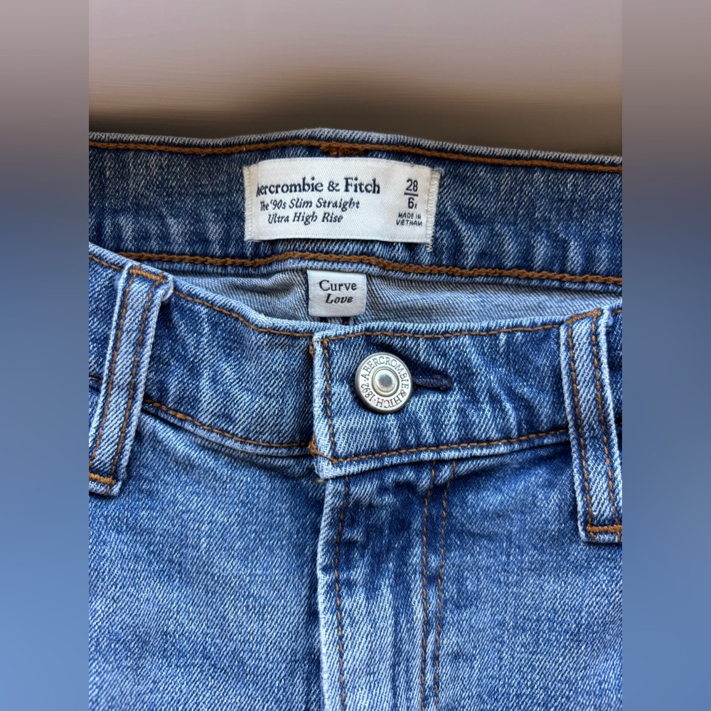 Abercrombie & Fitch Curve Love Ultra High Rise ‘90s Slim Straight Jeans - Picture 2 of 4